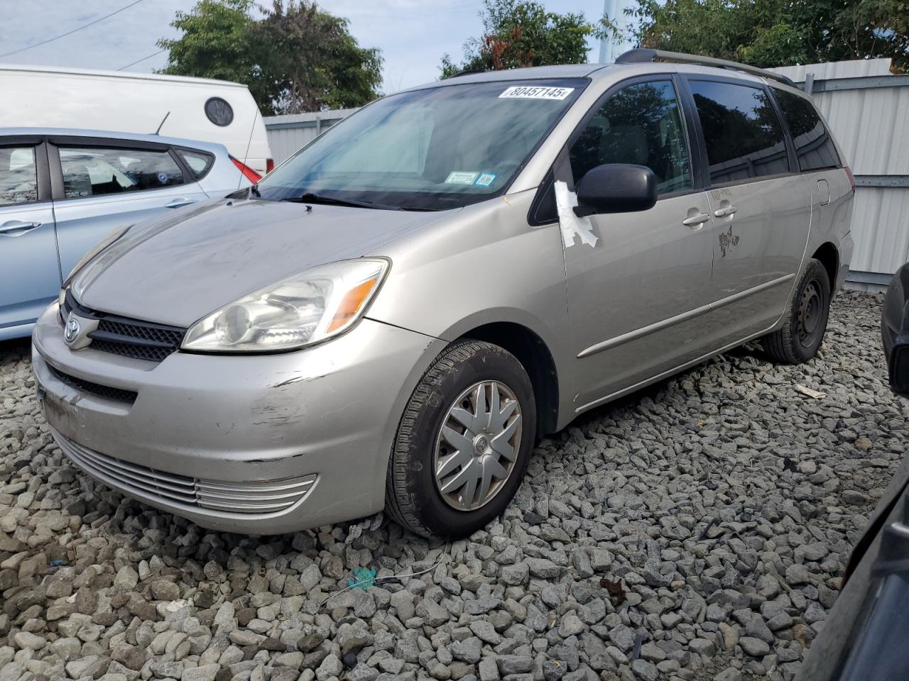 Salvage Toyota Sienna Image
