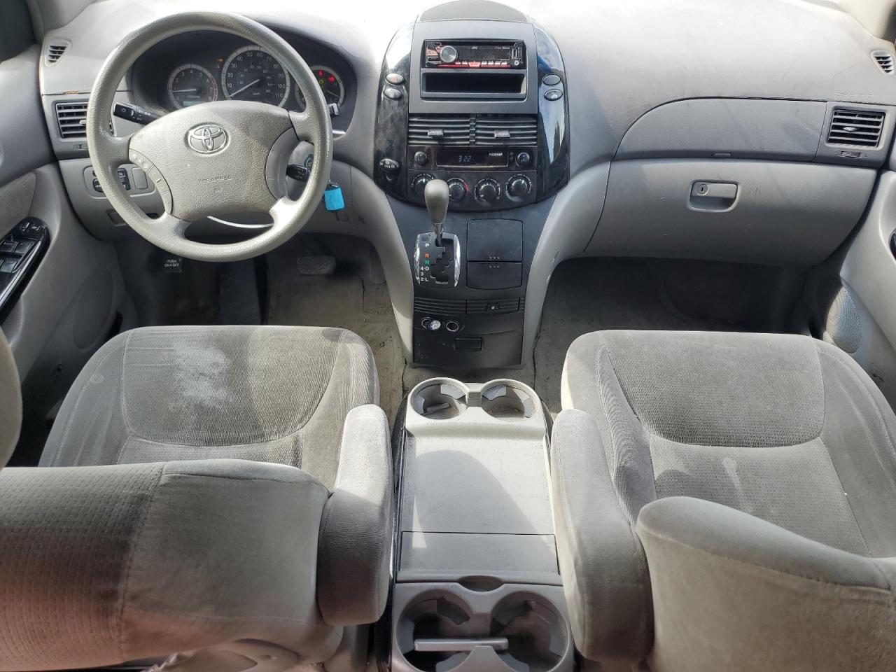Toyota Sienna Ce