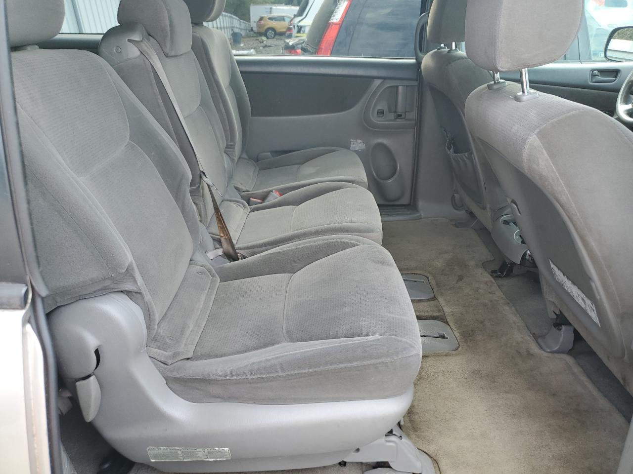 Toyota Sienna Ce