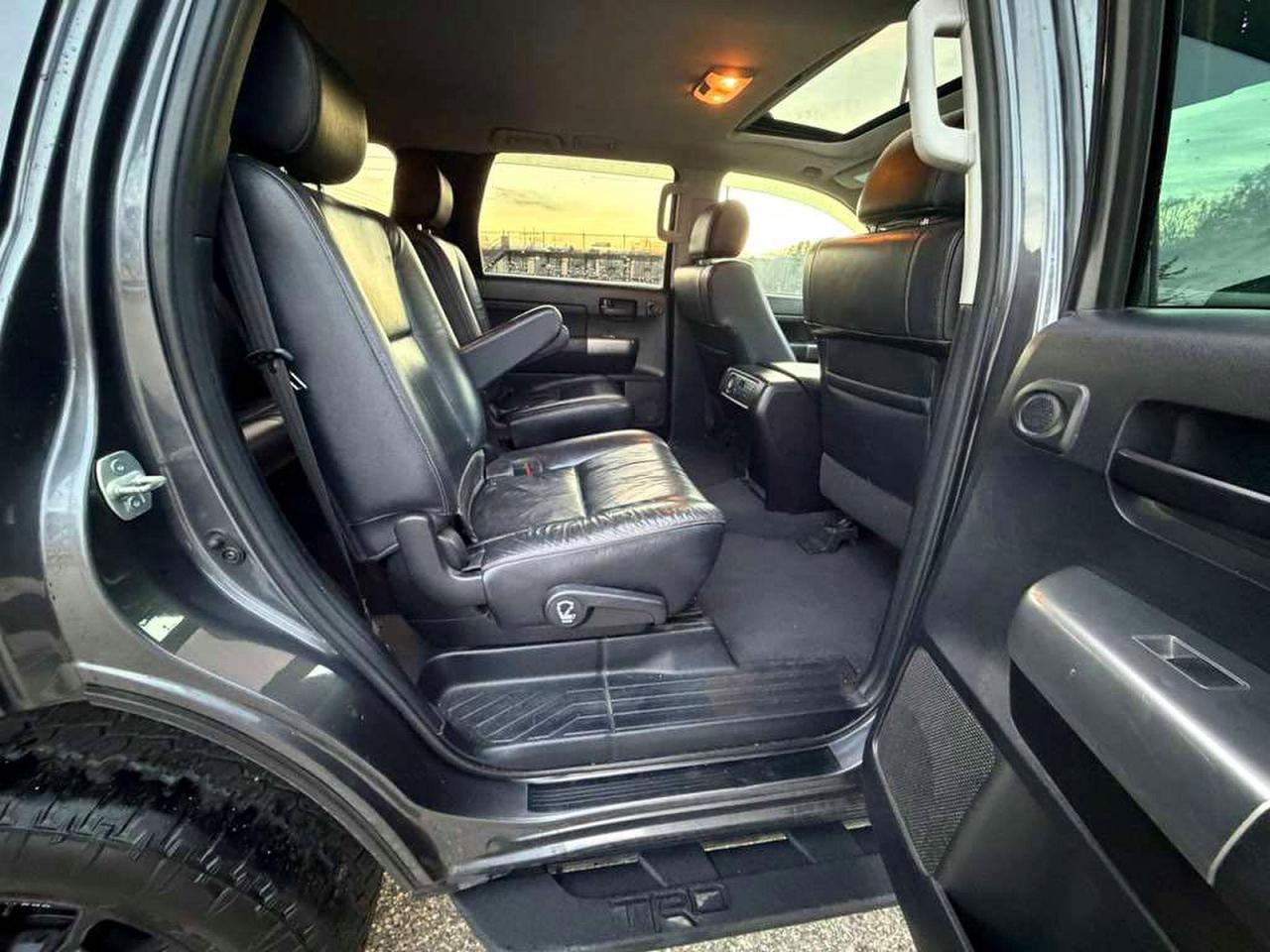 Toyota Sequoia Sr5