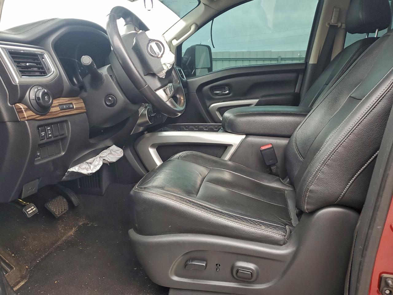 Nissan Titan Sv
