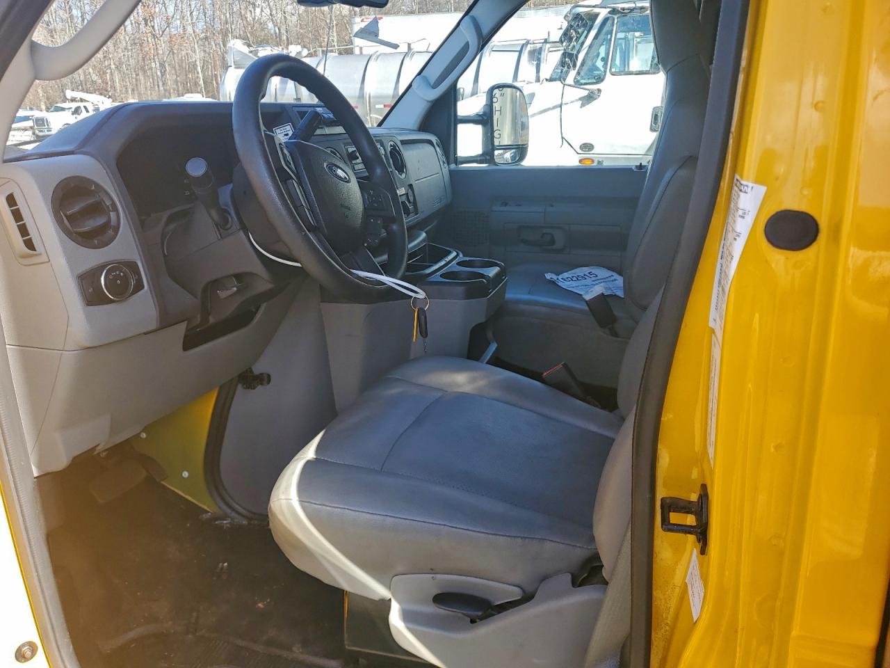 Ford Econoline E350 Super Duty Van
