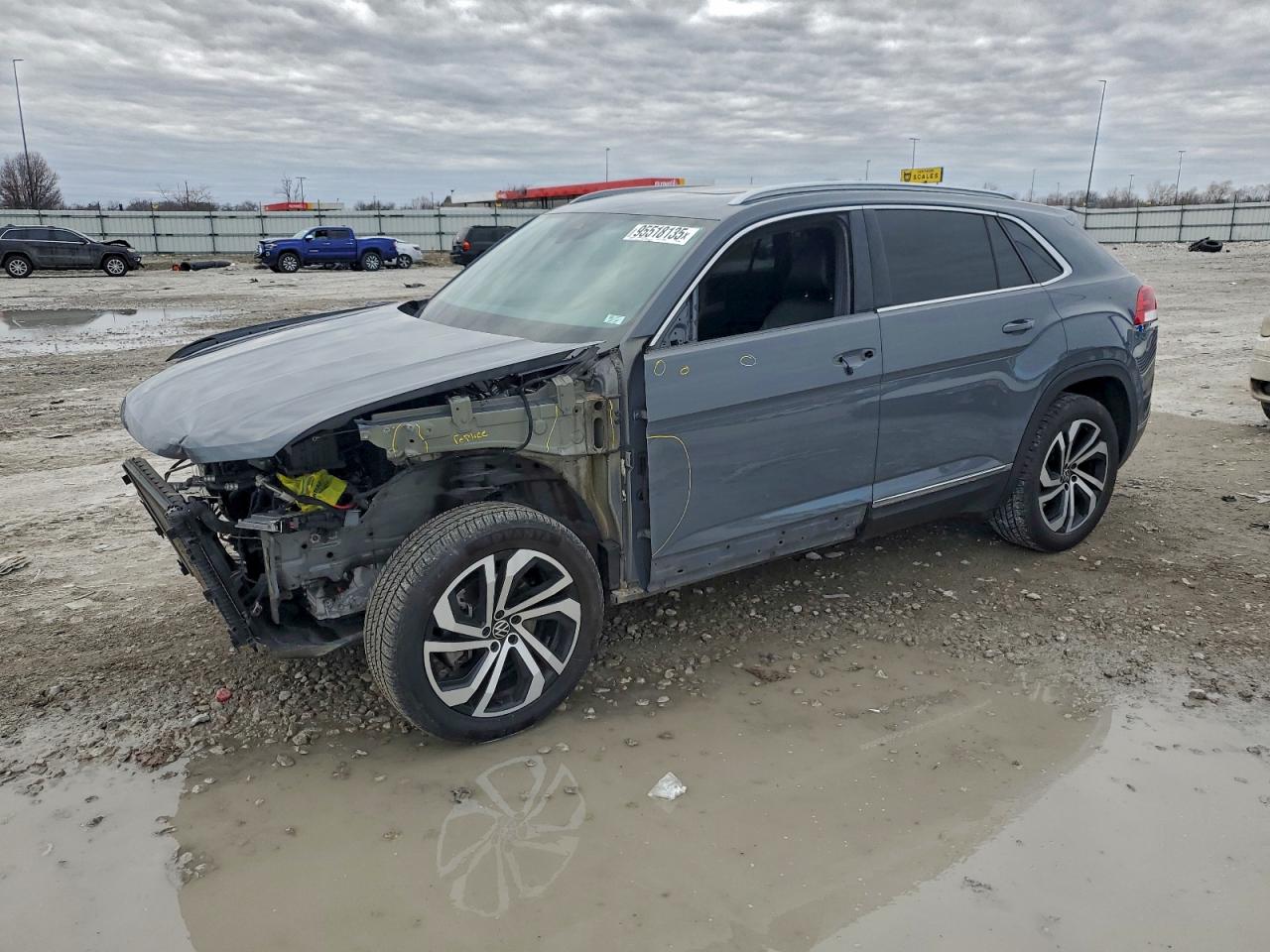 Salvage Volkswagen Atlas Image