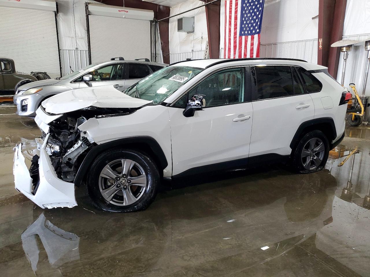 Salvage Toyota RAV4 Image