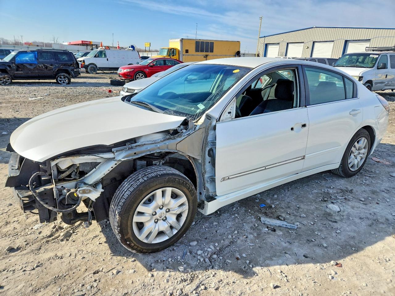 Salvage Nissan Altima Image