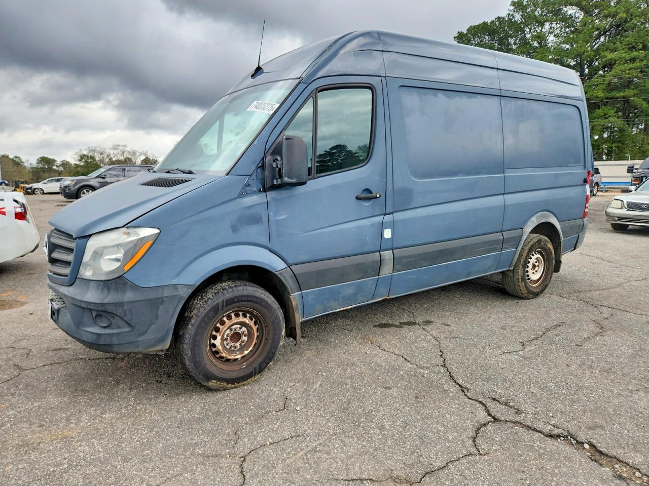 Salvage Mercedes-Benz Sprinter Image