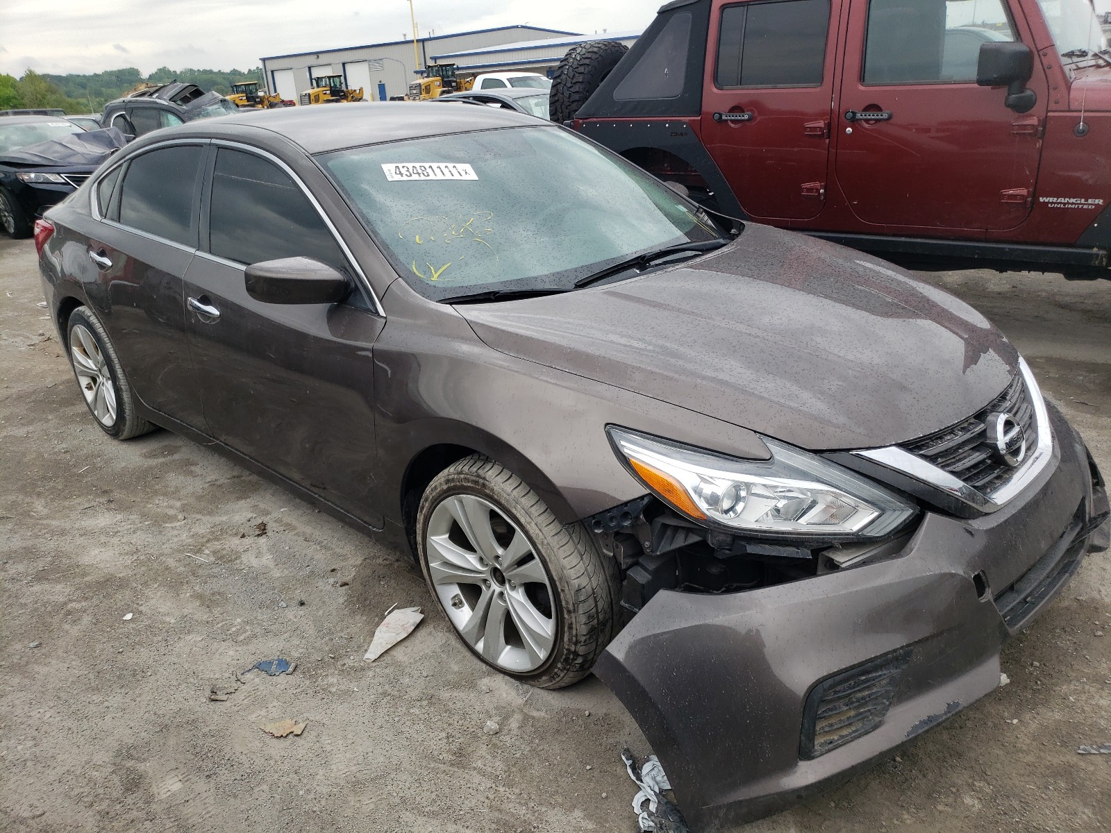 Salvage Nissan Altima Image