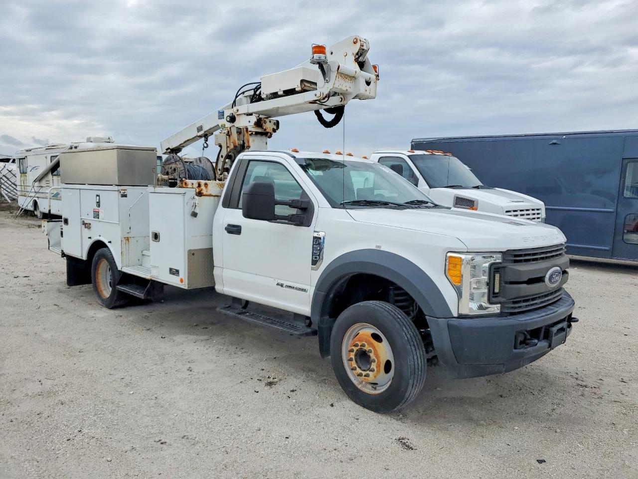 Salvage Ford F-550 Image