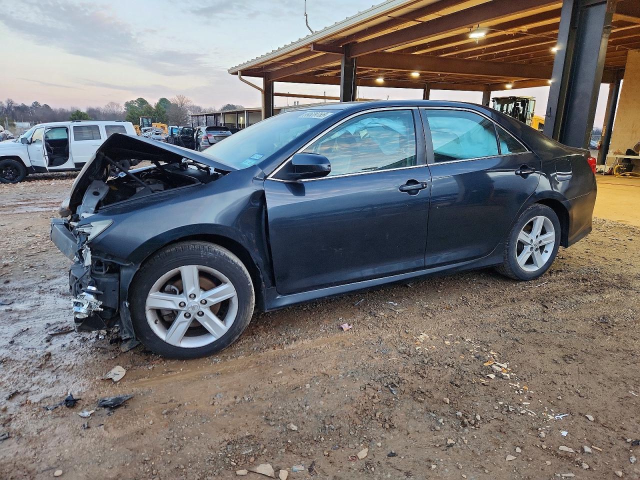 Salvage Toyota Camry Image