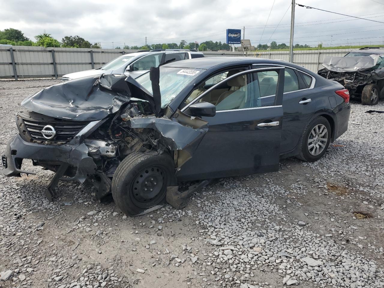 Salvage Nissan Altima Image