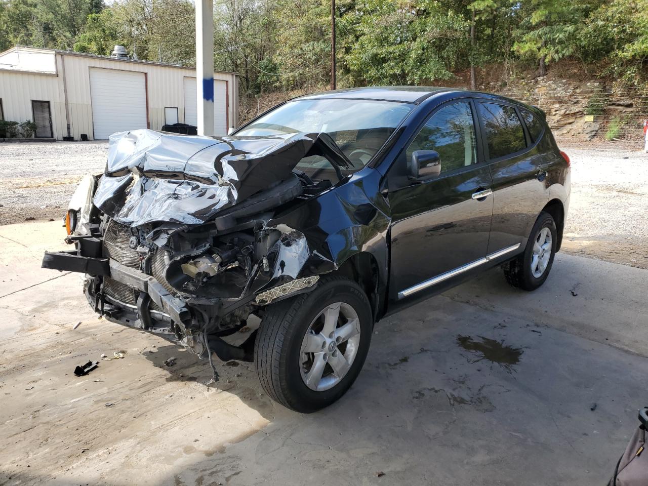 Salvage Nissan Rogue Image