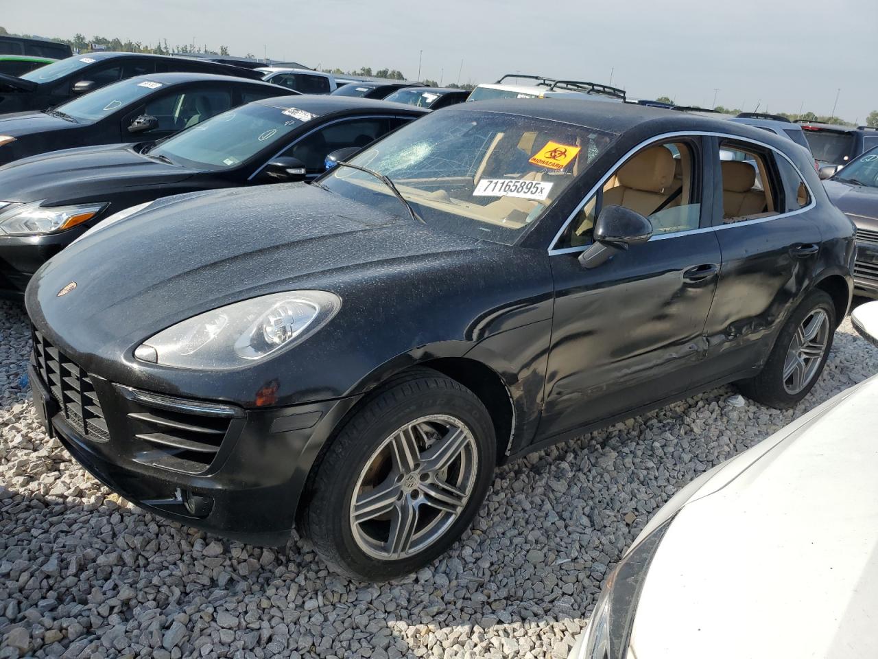 Salvage Porsche Macan Image