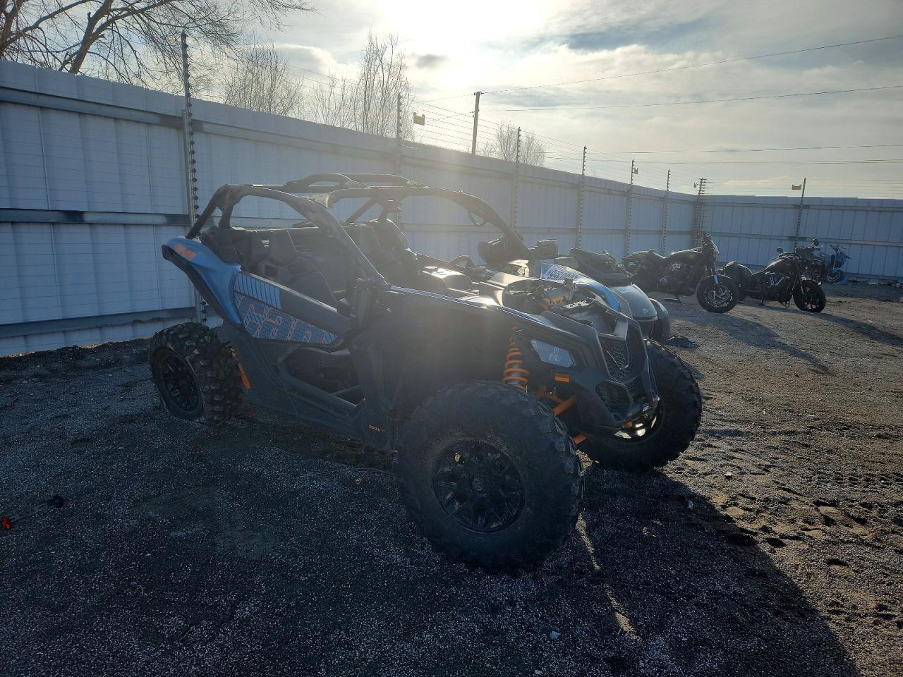Salvage Can-Am Maverick Image
