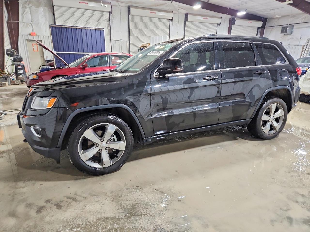 Salvage Jeep Grand Cherokee Image