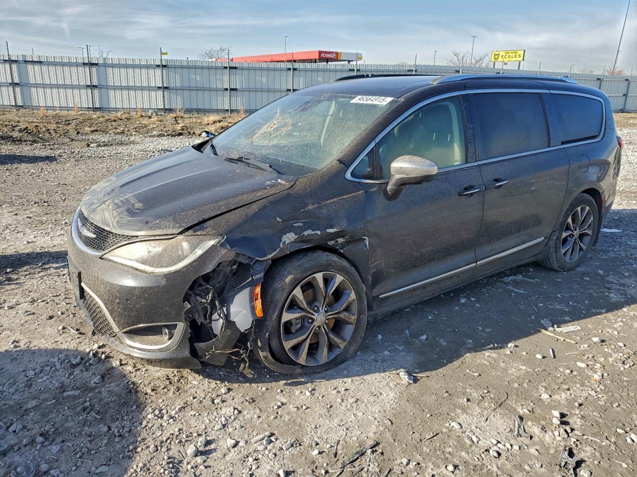Salvage Chrysler Pacifica Image