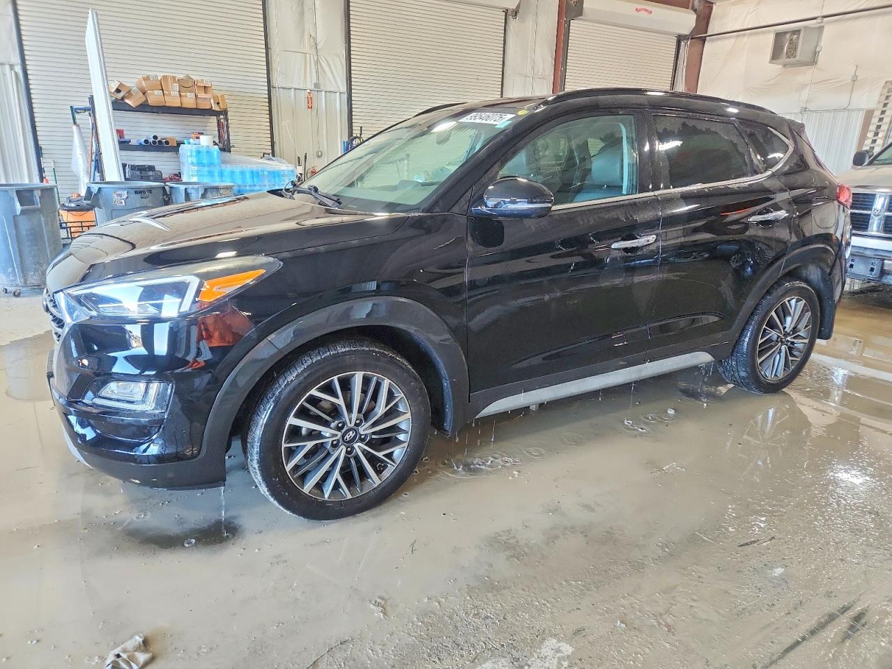 Salvage Hyundai TUCSON Image