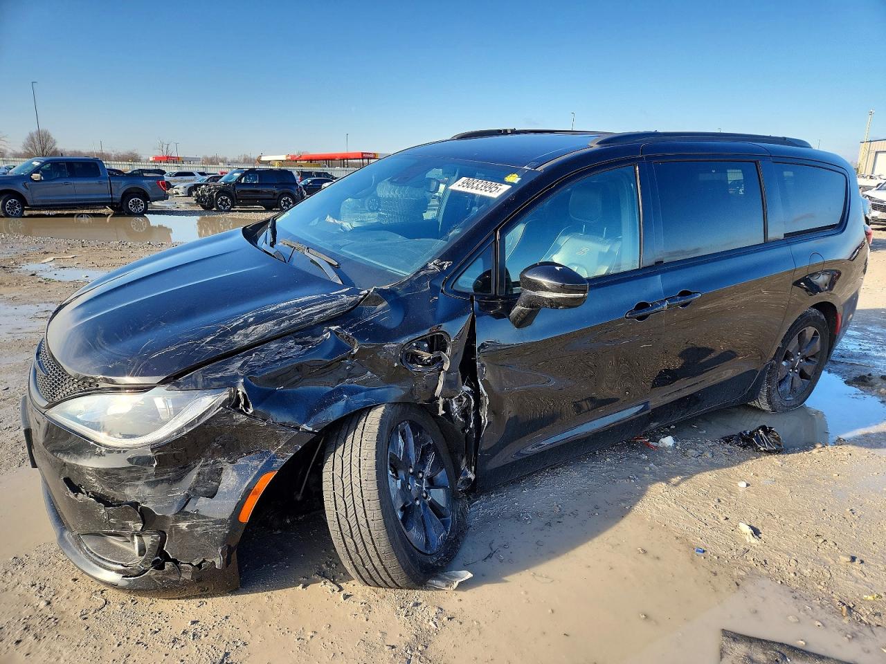 Salvage Chrysler Pacifica Image