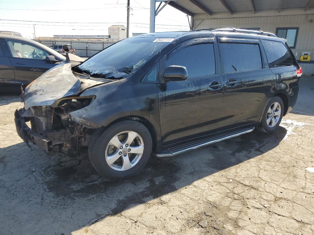 Salvage Toyota Sienna Image