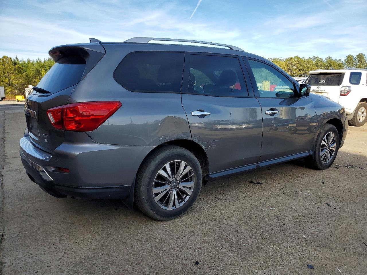 Nissan Pathfinder S