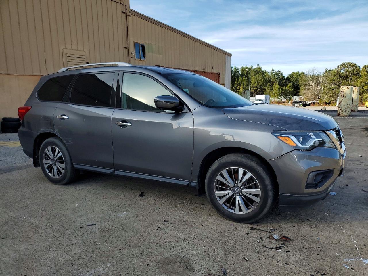 Nissan Pathfinder S