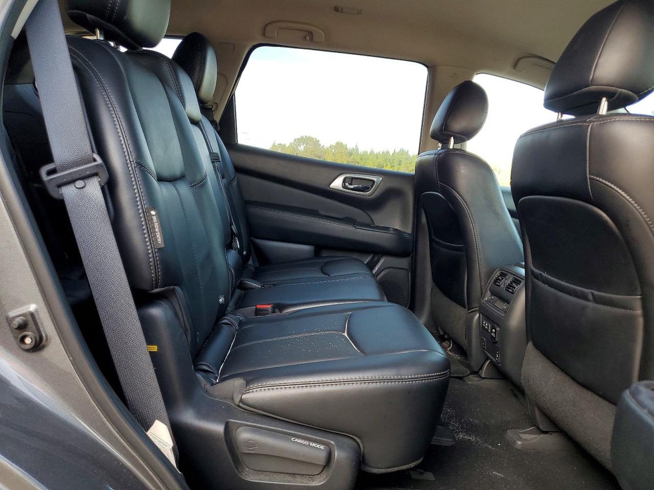 Nissan Pathfinder S