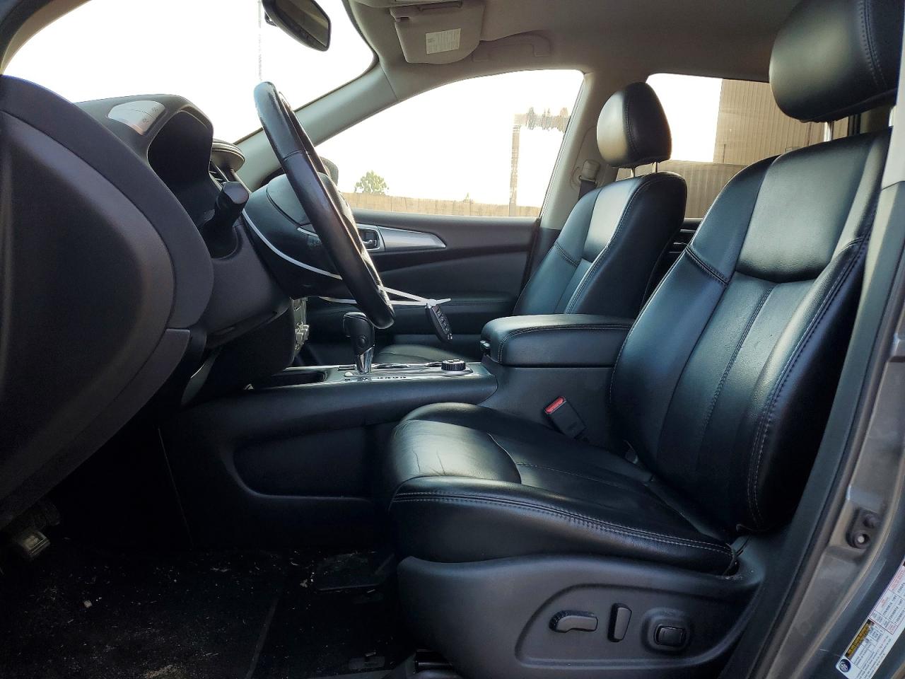 Nissan Pathfinder S