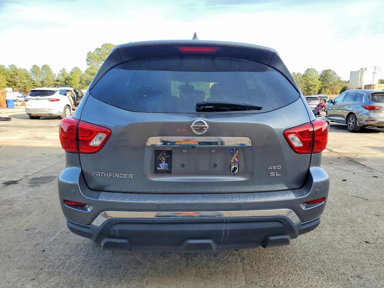 Nissan Pathfinder S
