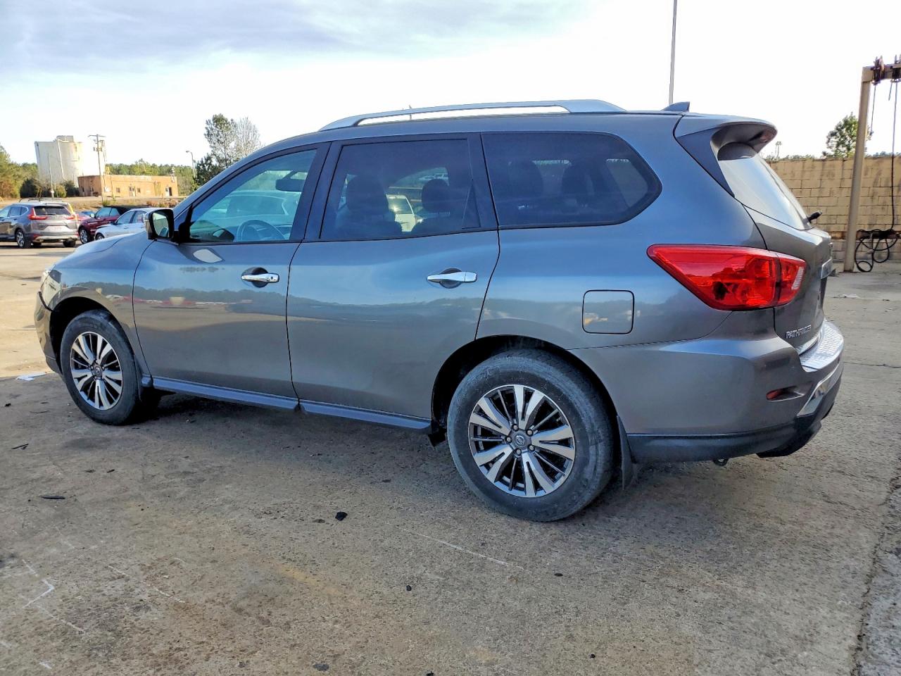 Nissan Pathfinder S