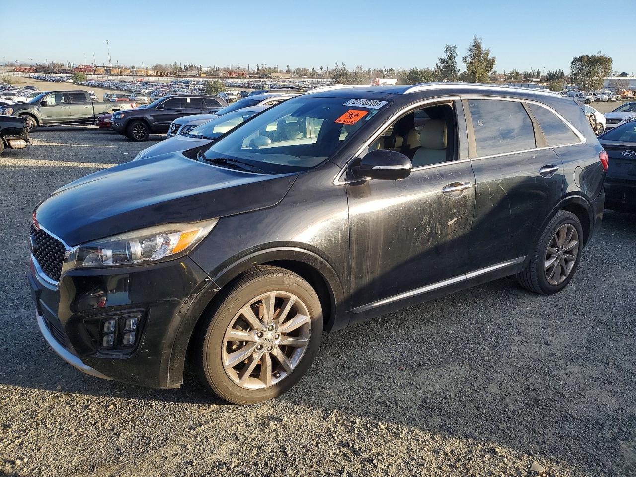 Salvage Kia Sorento Image