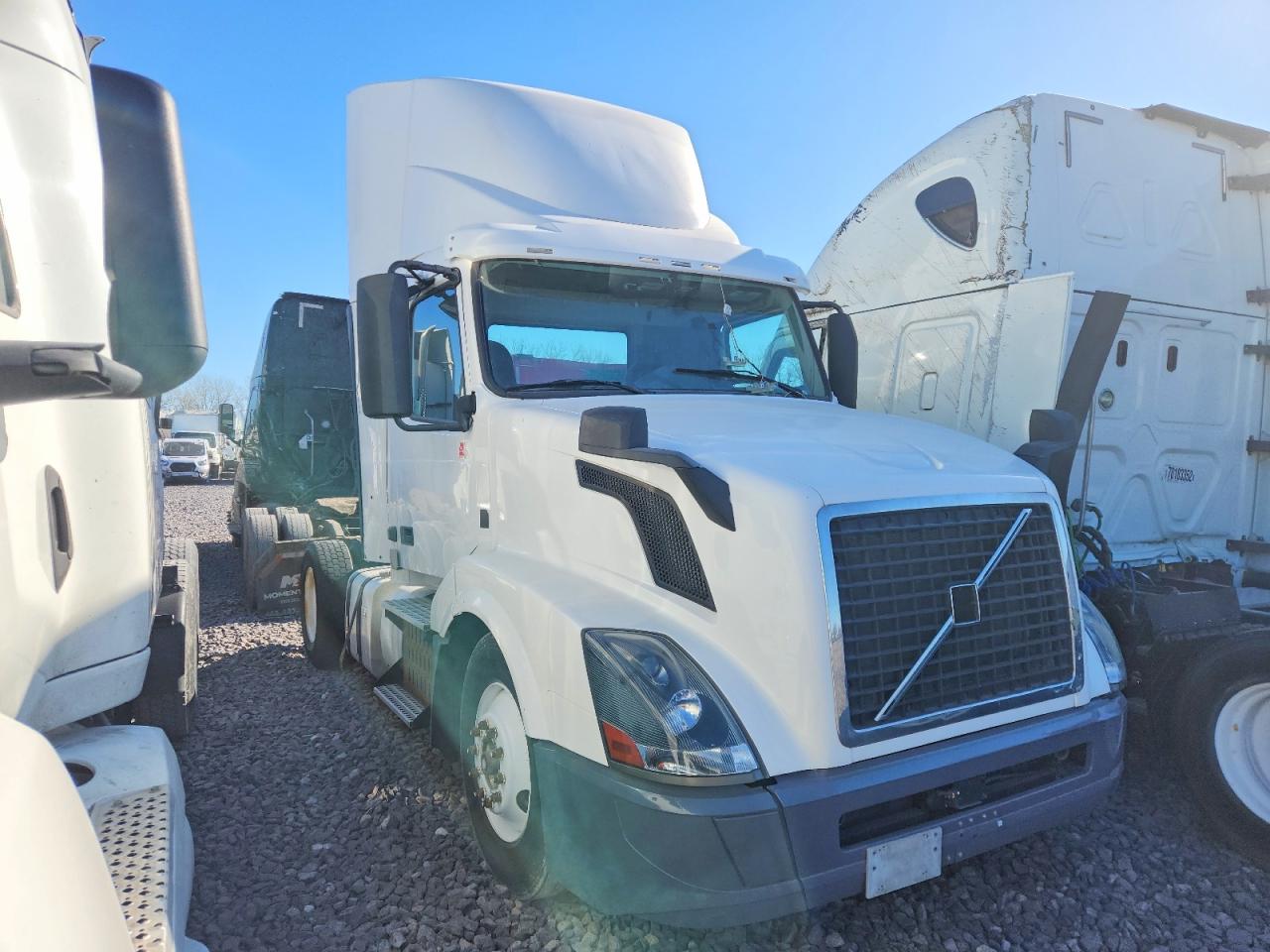 Salvage Volvo Vn Image