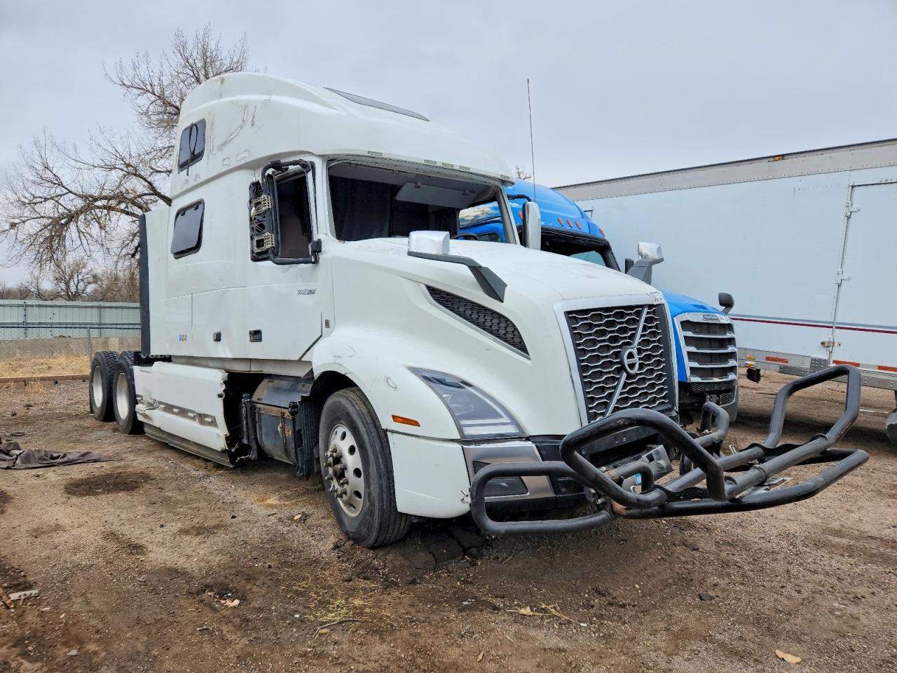 Salvage Volvo Vnl Image