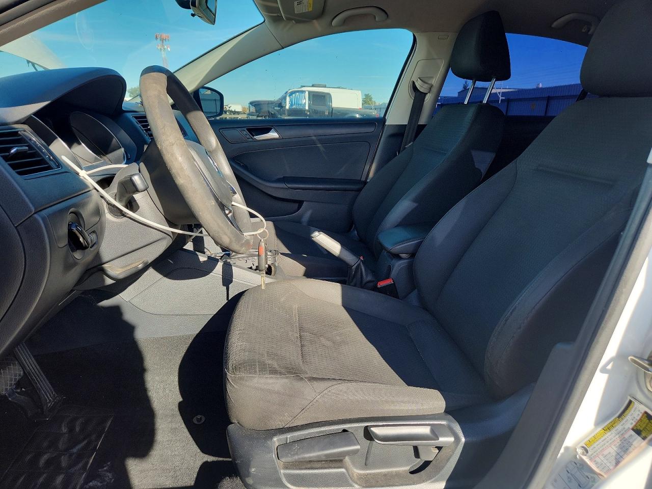 Volkswagen Jetta S