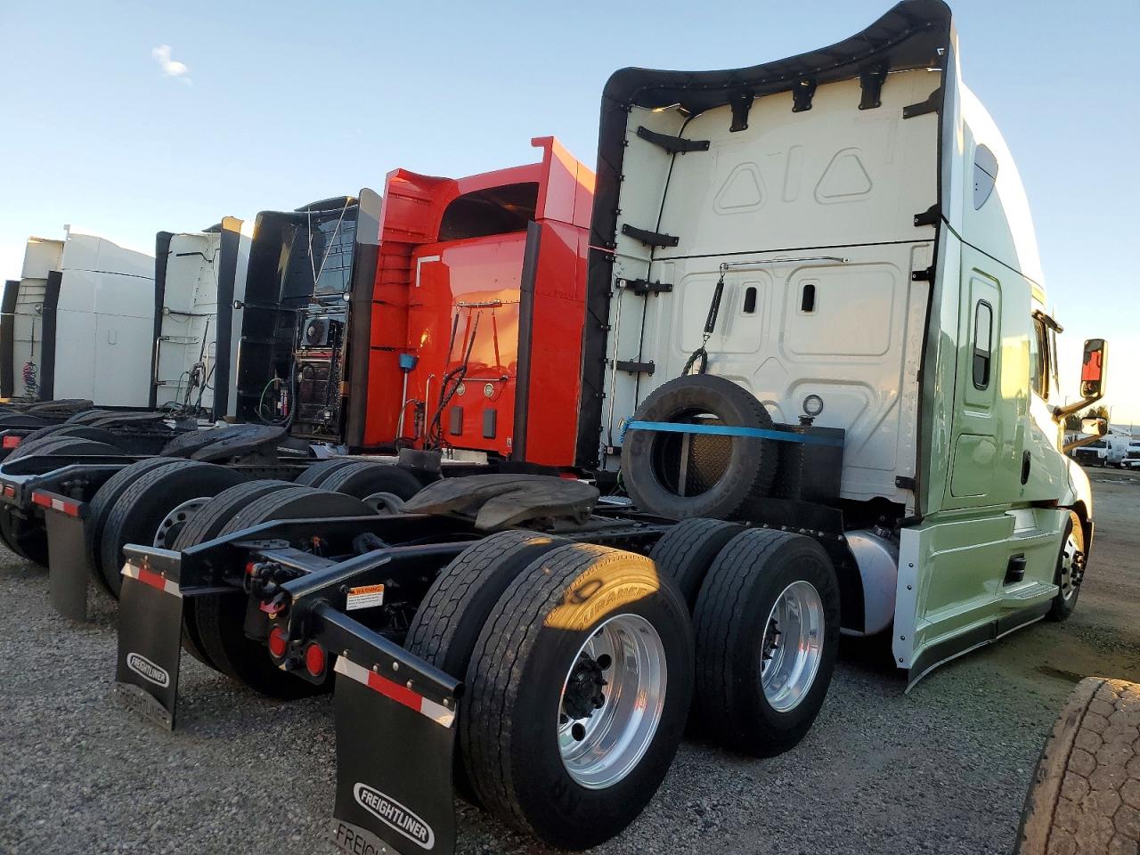 Freightliner Cascadia 1