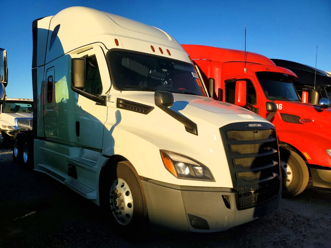 Salvage Freightliner Cascadia 1 Image