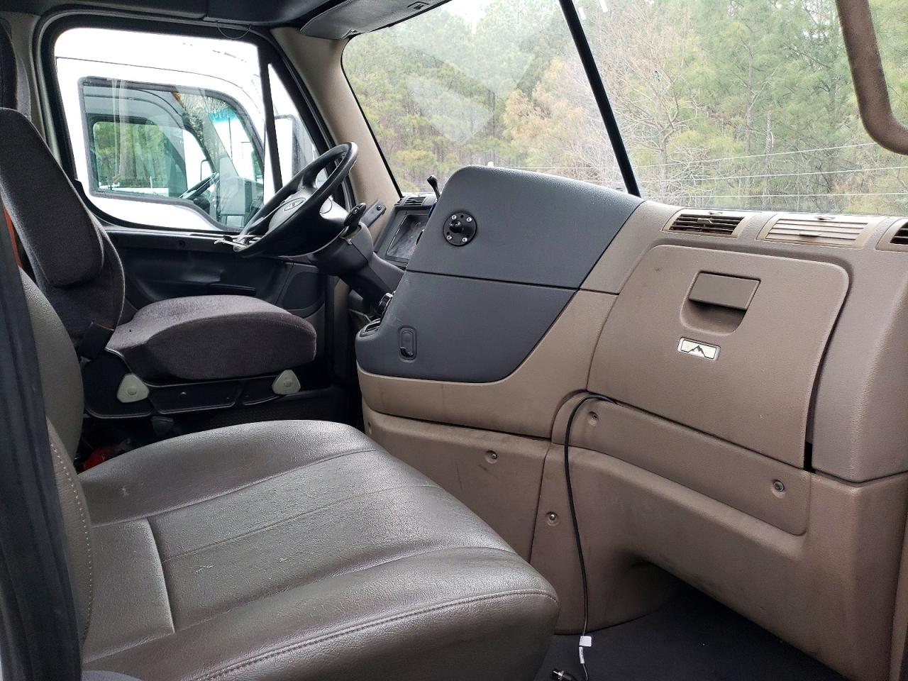 Salvage Freightliner Cascadia 1 Image