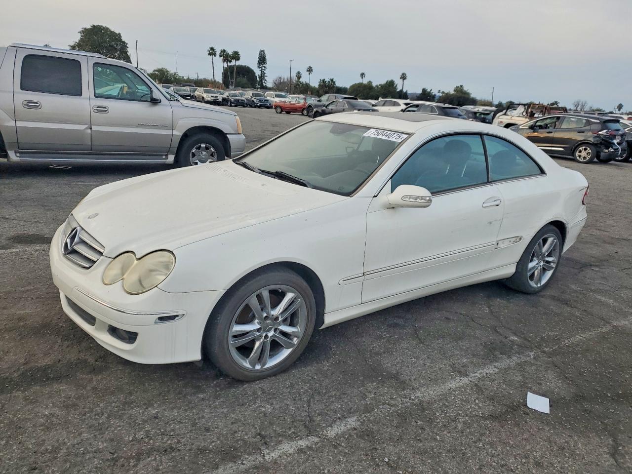 Salvage Mercedes-Benz Clk-class Image
