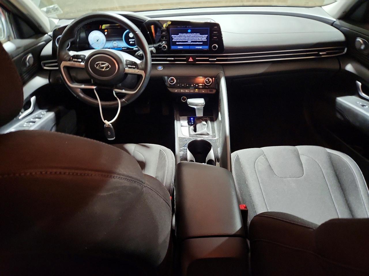 Hyundai ELANTRA Sel