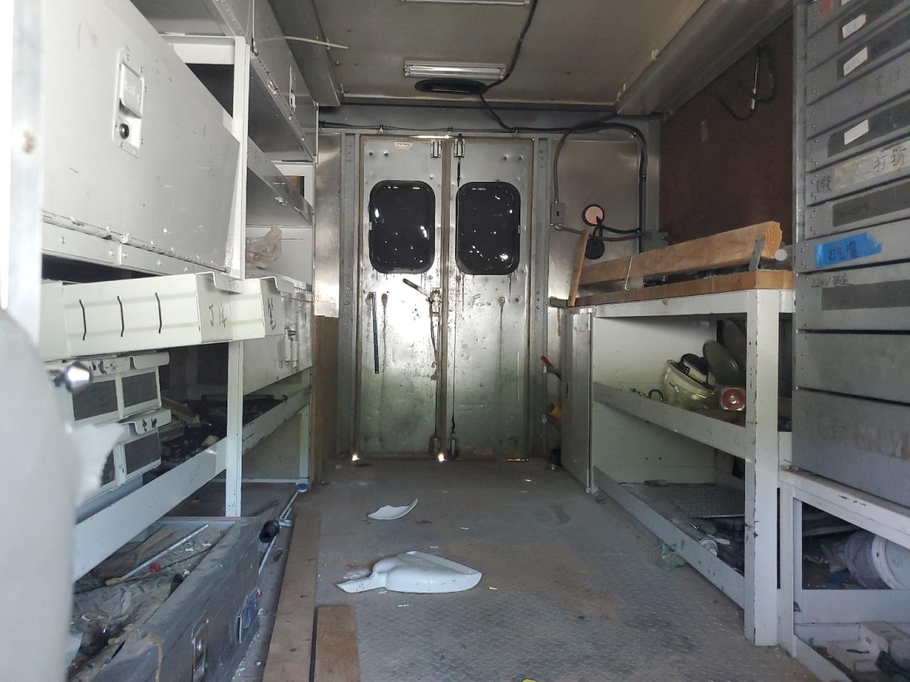 Ford Econoline E450 Super Duty Cutaway Van