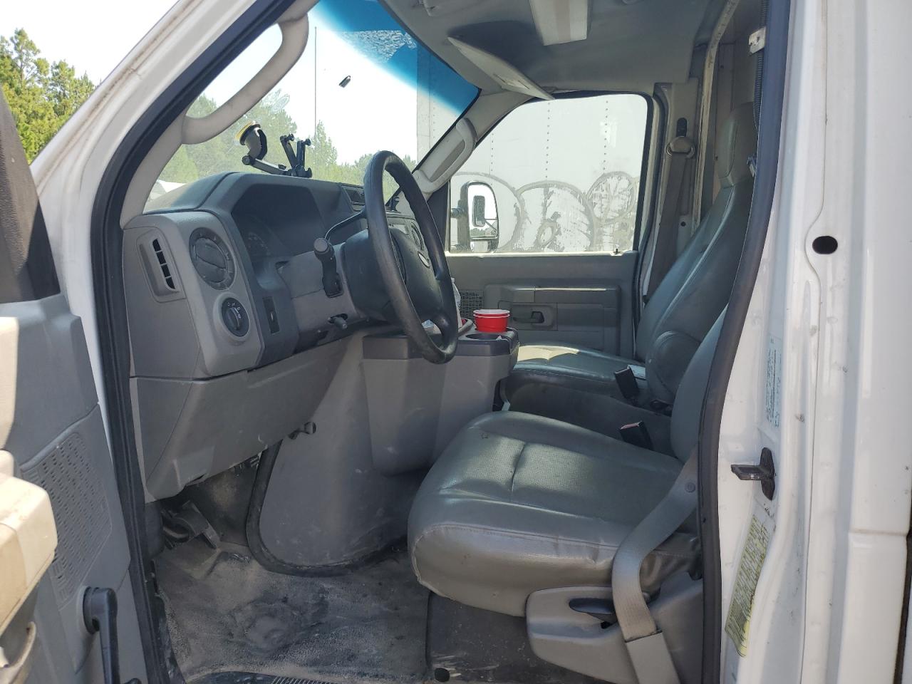 Ford Econoline E450 Super Duty Cutaway Van