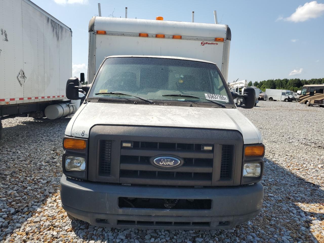 Ford Econoline E450 Super Duty Cutaway Van