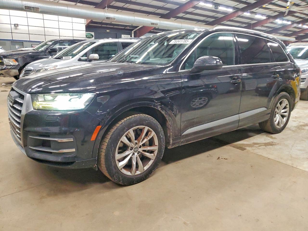 Salvage Audi Q7 Image