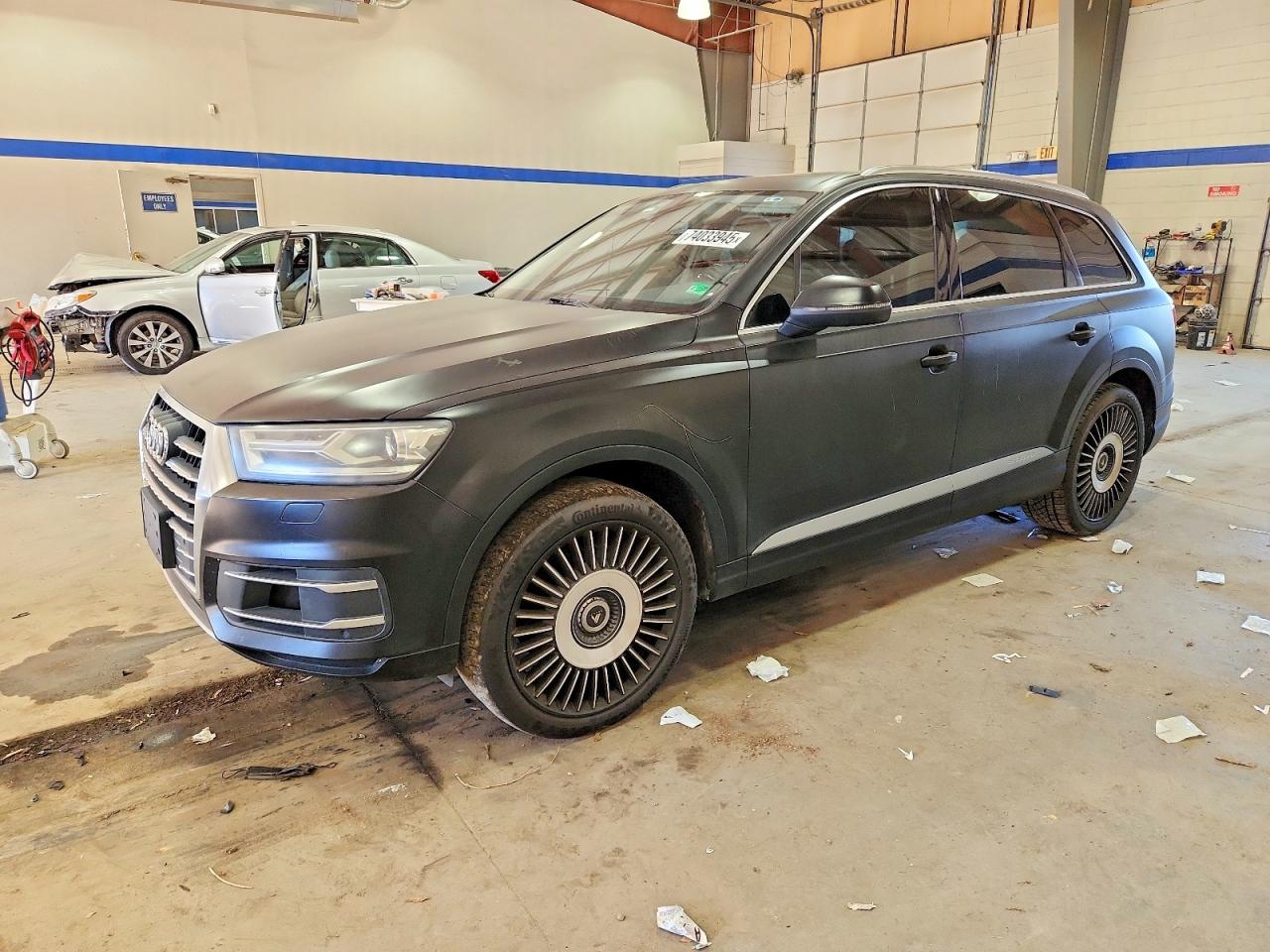 Salvage Audi Q7 Image