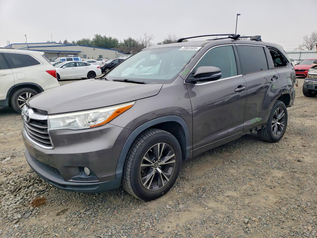 Salvage Toyota Highlander Image