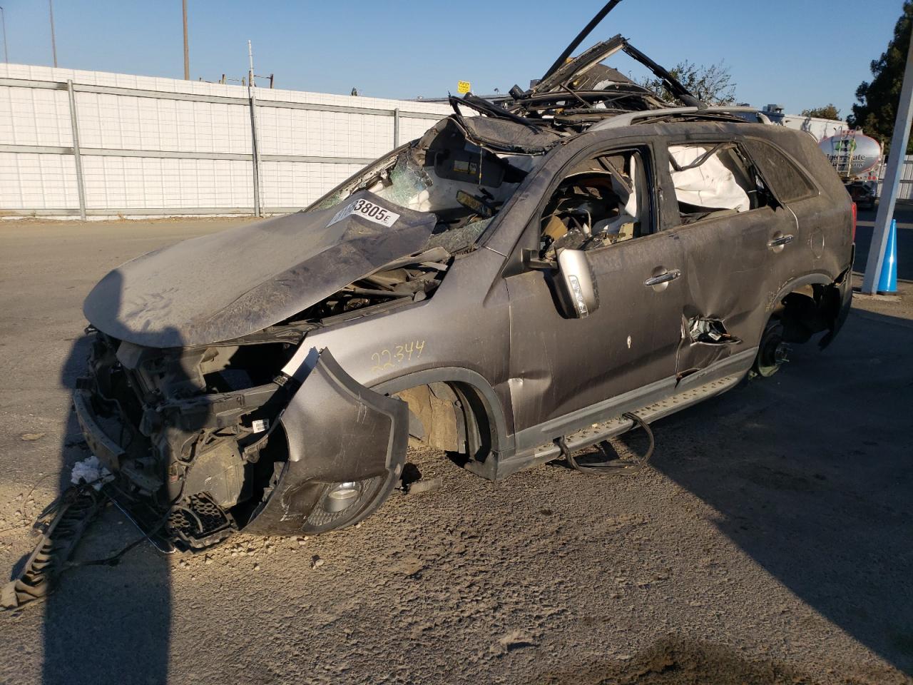 Salvage Kia Sorento Image