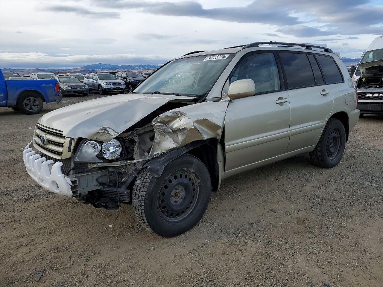 Salvage Toyota Highlander Image