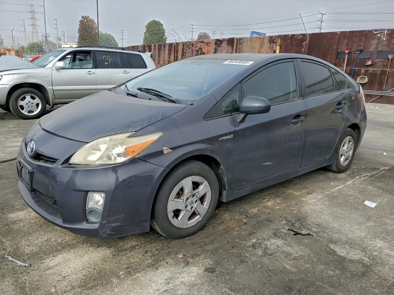 Salvage Toyota Prius Image