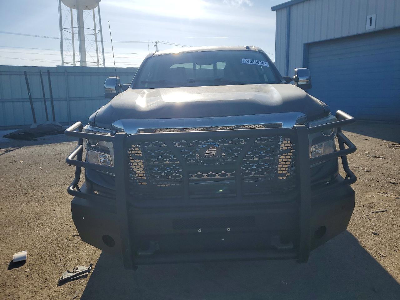 Nissan Titan