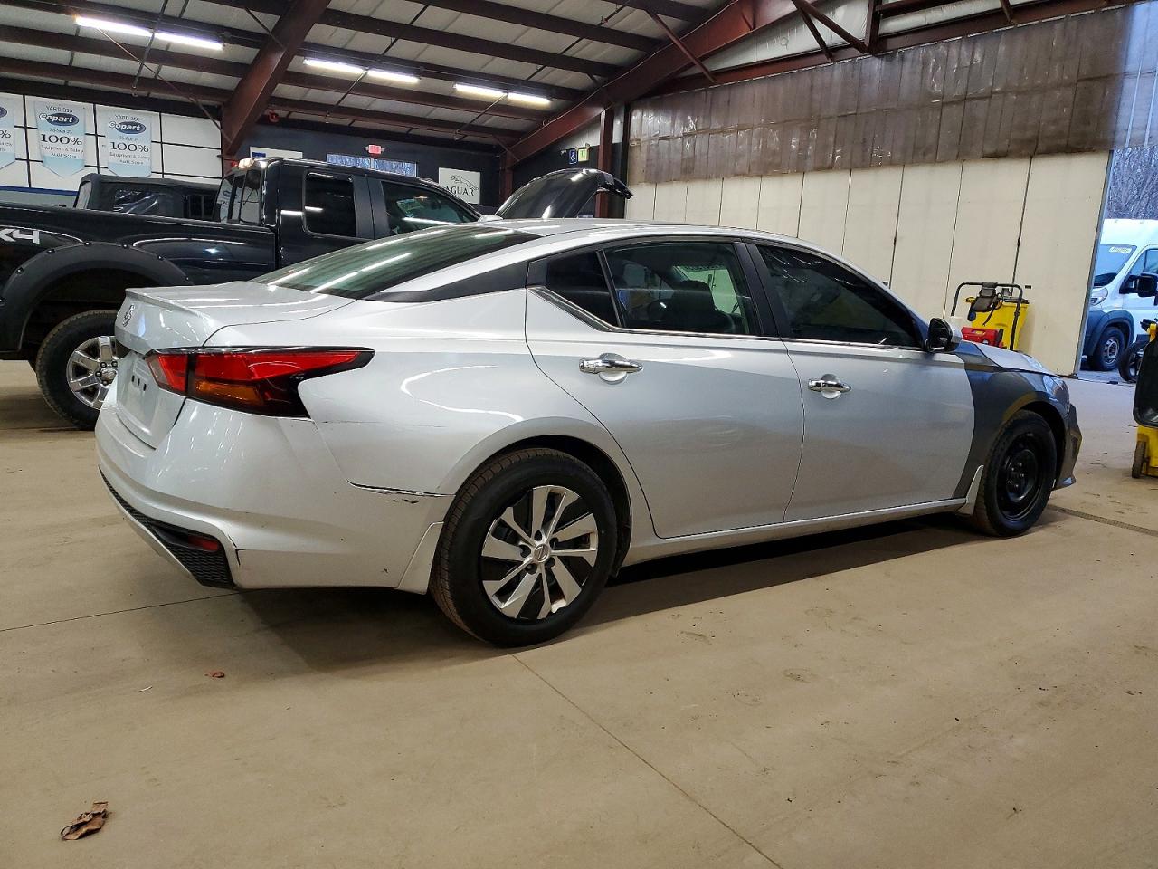 Nissan Altima S