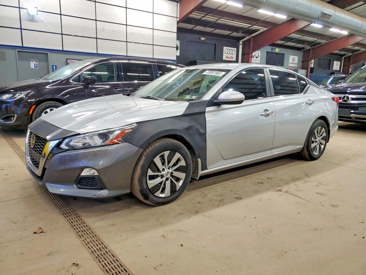 Salvage Nissan Altima Image