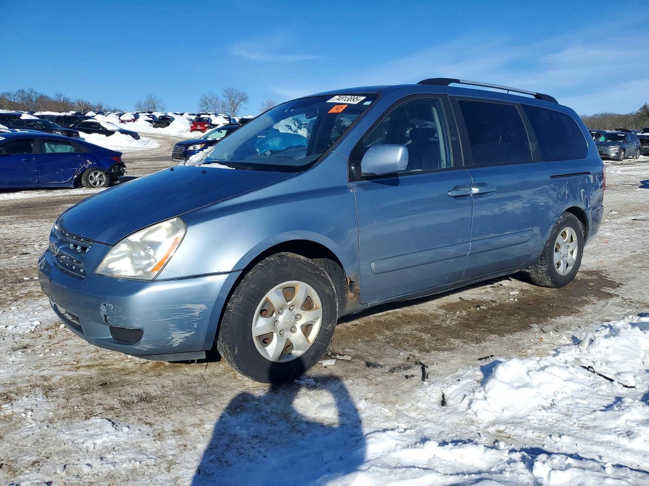 Salvage Kia Sedona Image